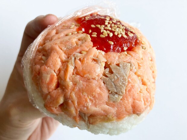 【角上魚類】450円新作おにぎり、「史上最高傑作」！ 銀鮭西京焼＆すじこたっぷりで「まったり濃厚」おいしいがすぎる！の画像10