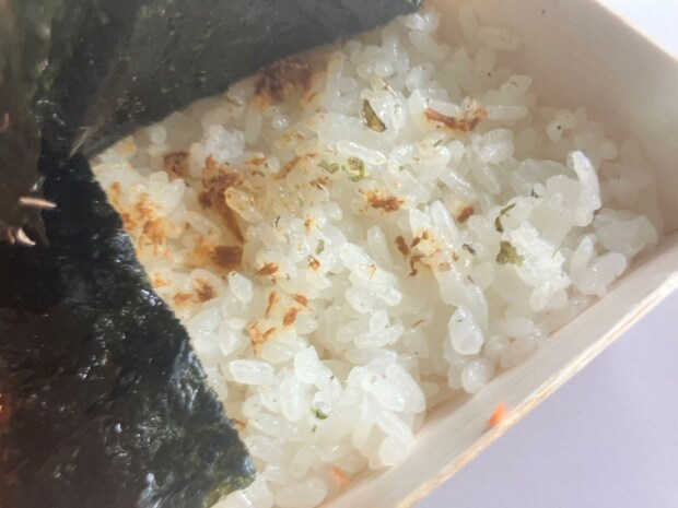 「これが港区スーパー価格！」【明治屋ストアー】「1059円のり弁」の中身は？食べたら「大根漬」にびっくり！の画像6