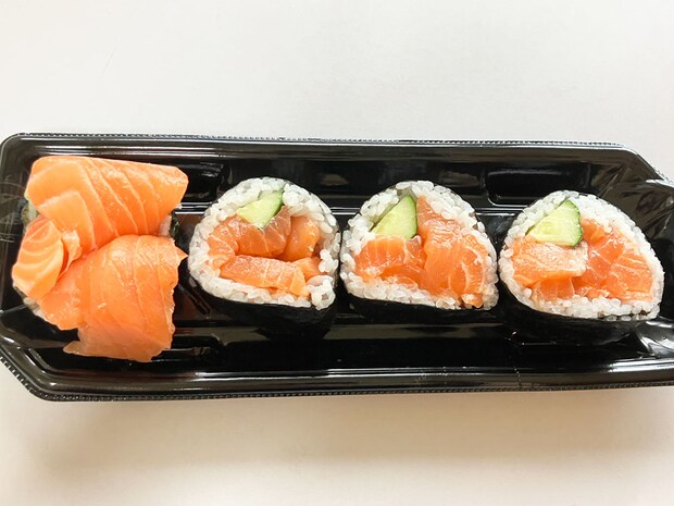 【ロピア】とそっくり!?【生鮮市場TOP】853円「具！具！具！太巻き」口の中がサーモンでいっぱいで、至福！の画像5