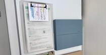 【ダイソー】クリップボードに“110円のコレ”足して！　冷蔵庫にピタッと貼れる「プリント収納」裏ワザ