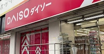 【ダイソー】110円「ヘラ」、お風呂のカチカチ水垢がスッキリ！　掃除のプロテク
