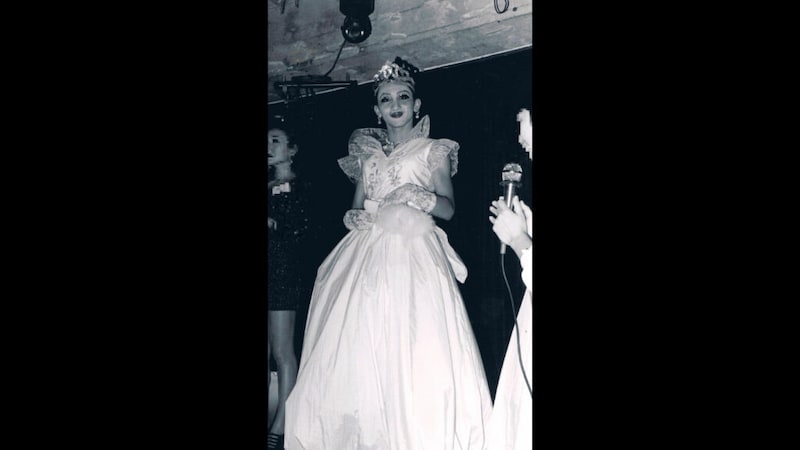 「同性が好き。でも誰にも言えない」一橋大卒→印刷大手で平日はスーツ、週末は”女王”に。