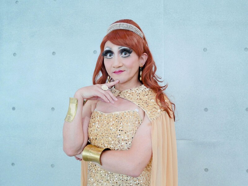 「同性が好き。でも誰にも言えない」一橋大卒→印刷大手で平日はスーツ、週末は”女王”に。