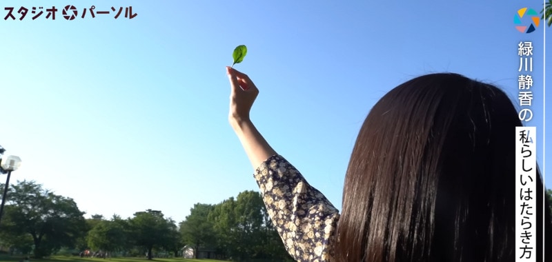 “副業”フリマアプリで1,800万円稼ぐ女優。極貧家庭で“雑草を食べて育つも「貧乏は財産」