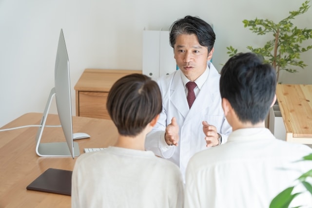 謝罪同行から不妊検査まで。親を呼べない結婚式に立つ仕事『レンタル家族』18年の現場とは