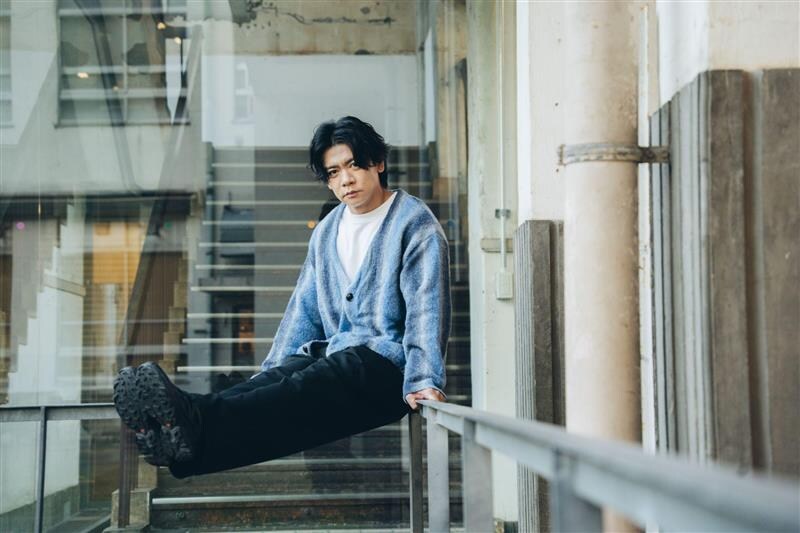 「本当は、はたらきたくない」郵便局7年→M-1王者。マジラブ・野田クリスタルの”ズルして稼ぐ”はたらき方