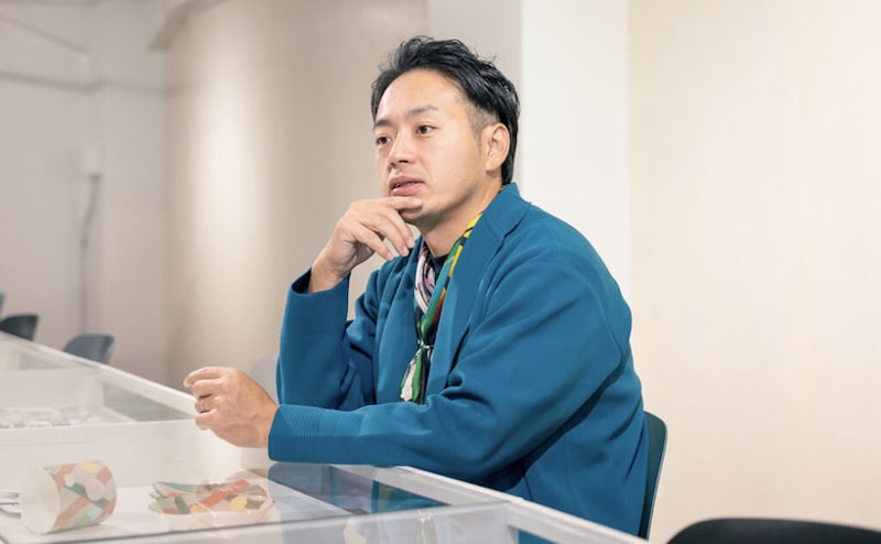 暴走族から16歳で少年院。貯金160円で世界一周した私が、障害のある作家とはたらく理由