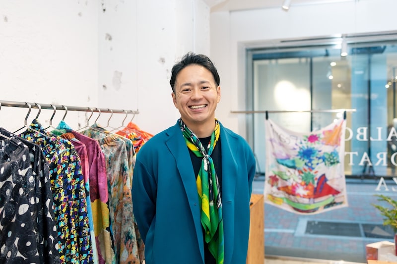 暴走族から16歳で少年院。貯金160円で世界一周した私が、障害のある作家とはたらく理由