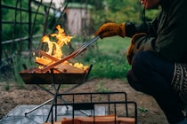 焚き火が原因の火事に注意！ 安全なやり方を紹介