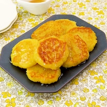 フライパンでゆでて作る！スイートポテト風いももち