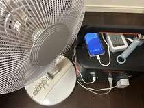 ポータブル電源の電気だけで夏の暑さはしのげるか？　編集部員が実験してみた