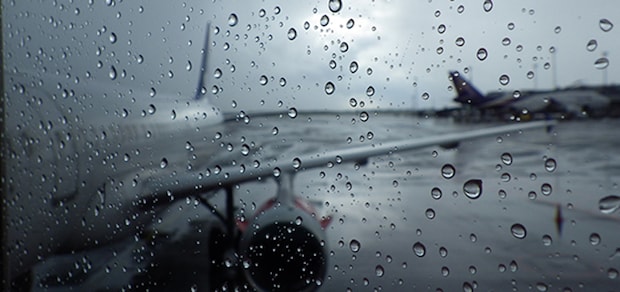 気象で飛行機が欠航になる条件は？事前にできる対策も紹介