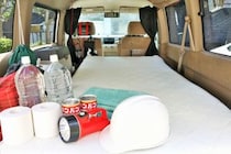 災害時の車中泊！メリット・デメリットやおすすめグッズを紹介