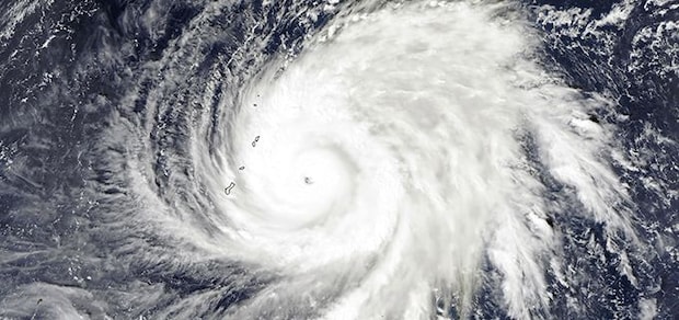 台風の右側は危険?知っておきたい風向きと備えるポイント