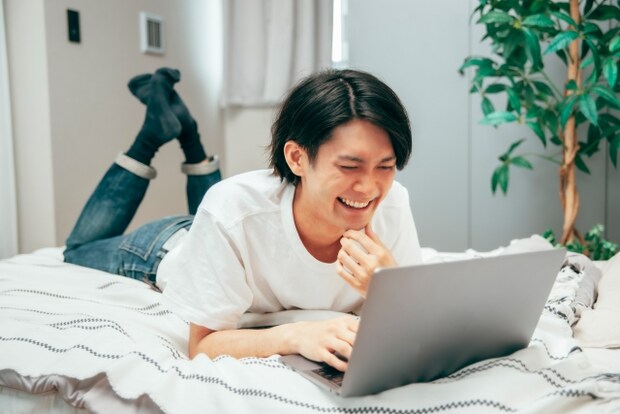 【スマホ内斜視】大人と子どもの違いと将来への影響