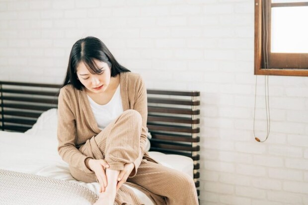 ベッドルームにいる女性