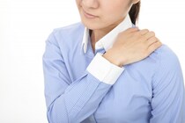 なぜか雨の日は関節が痛くなる…一体どうしてなの？