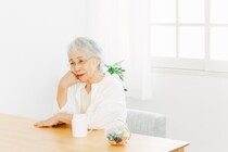 認知症の段階とは？症状や進み方、段階別の接し方、治療法を解説