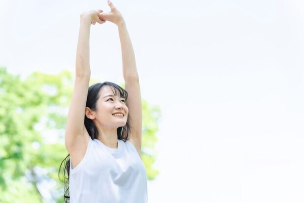 ストレッチする女性