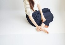 夏に発症しやすい「点状角質融解症」はご存知ですか？医師が監修！