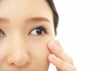 まぶたの痙攣（けいれん）ってなんのサイン？ 放っておいても大丈夫？