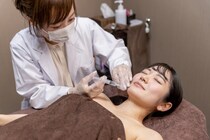 美容クリニックの「ノンサージェリー」ってどんな治療？ 「手術」との違いは？