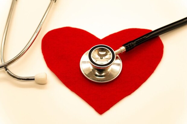 聴診器とハートマーク