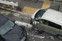 交通事故で骨盤や筋肉が歪むことによる悪影響と対処法を解説