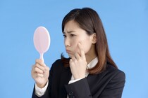 お菓子をたくさん食べるとニキビができやすくなるのってなんで？