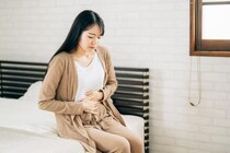 「十二指腸潰瘍」とは？症状・原因・治療方法についても解説【医師が監修】