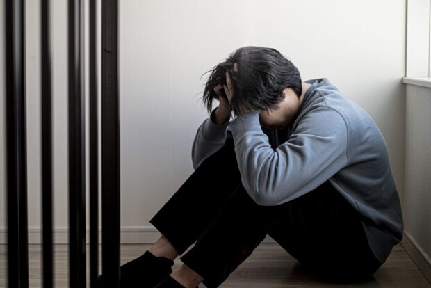 絶望している男性