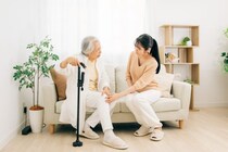 膝の痛みの原因は？診断・治療方法や再生医療についても解説