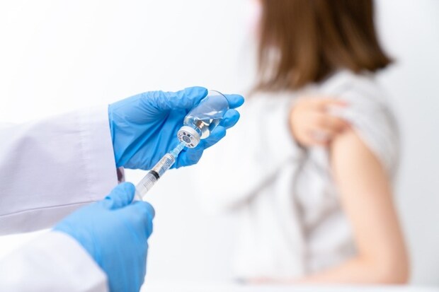 インフルエンザの予防接種は受けた方がいい? タミフルでの予防で充分? 接種の是非を問う