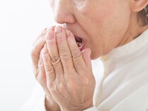 「認知症」は口が臭い人ほどなりやすい 口臭と認知症リスクの関連性が調査で明らかに
