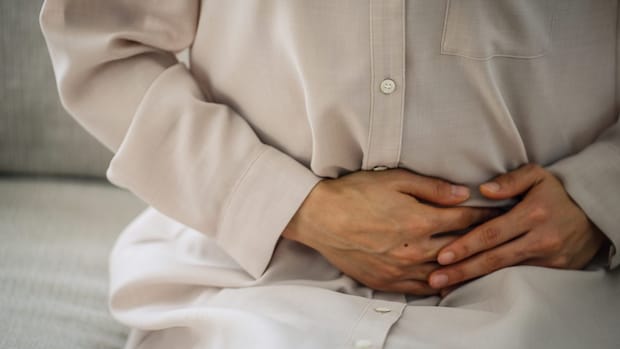 急激に膨らみ出した腹部