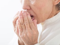 「認知症」は口が臭い人ほどなりやすい 口臭と認知症リスクの関連性が調査で明らかに