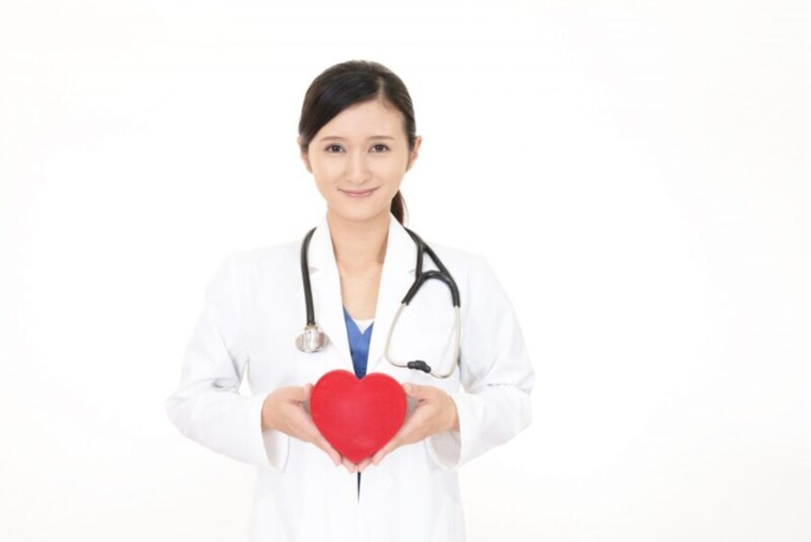 ハートマークを持つ女医