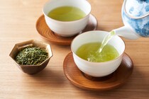 緑茶に含まれるカフェイン量はどのくらい？ 1日の適量と健康効果を管理栄養士に聞く