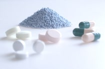 【薬剤師監修】錠剤・粉薬・液状の薬…種類によって薬の形が異なるのはなぜ？