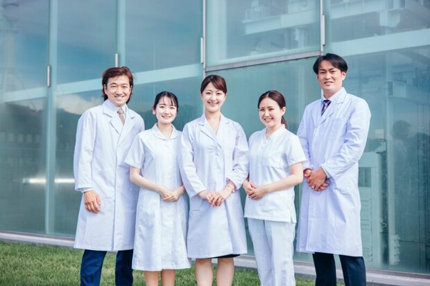 医療スタッフの男女