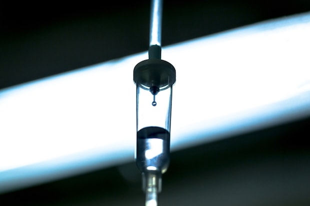 水を飲むのも辛いほどの喉の痛みから、悪性リンパ腫と診断