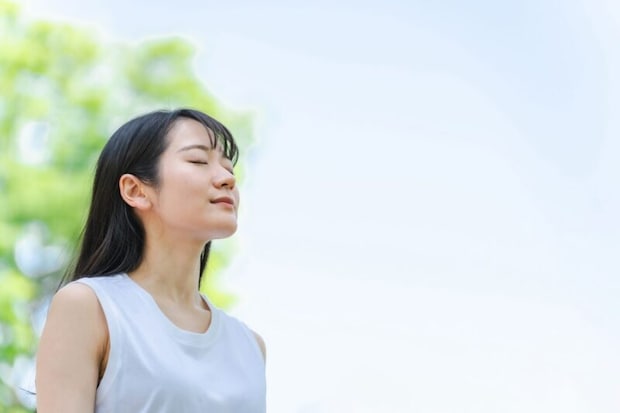 自然を感じる女性