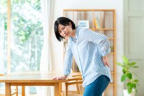 つらい腰痛を緩和したい！ 整骨院院長がお勧めセルフケアを紹介
