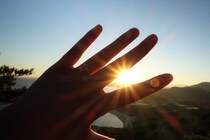 【闘病】『ジストニア』で体の自由を奪われていく息子、看病する「直腸がん」の母