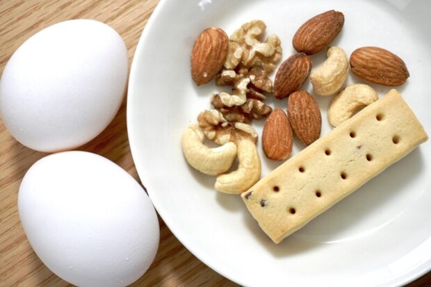 卵とナッツ