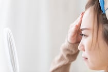 おでこや眉間、目尻のしわってなんでできるの？ クリニックでできる治療を教えて！