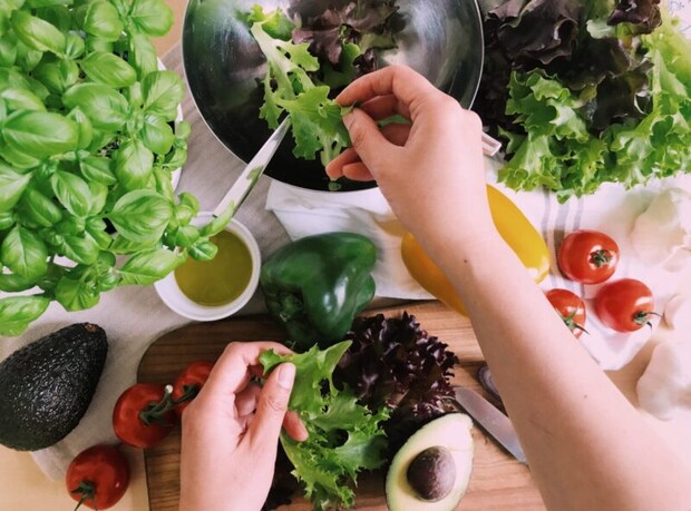 サラダ作り
