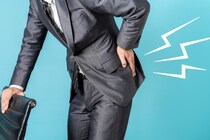 「椎間板ヘルニア」の原因・症状を医師が解説 自然治癒する？ 治療が必要？