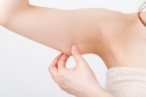 「エーラスダンロス症候群」とは？症状・原因・検査方法についても解説！