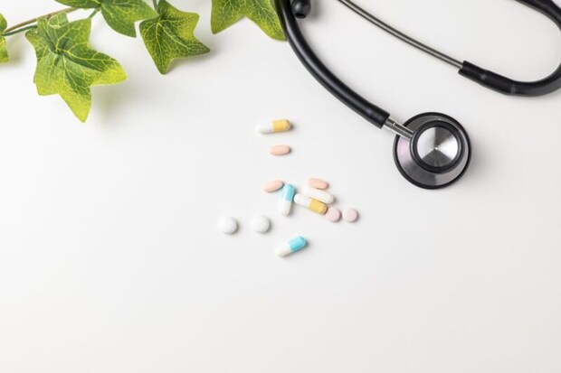 飲み薬と聴診器